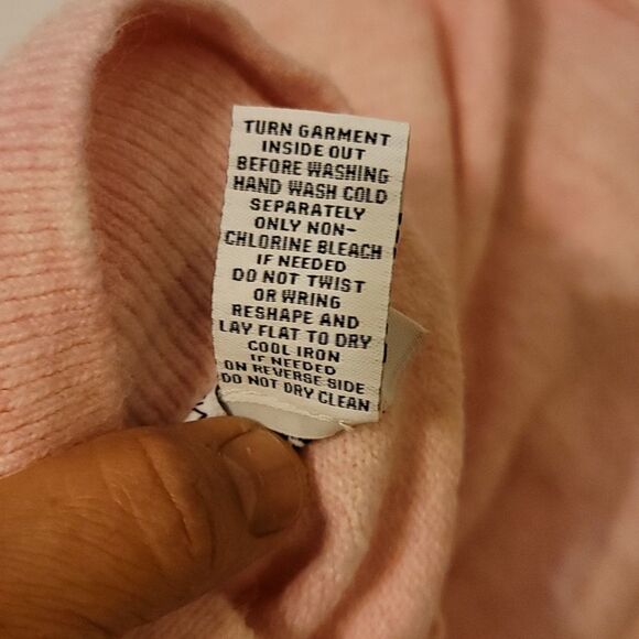 Magaschoni sweater size large. - Picture 9 of 10